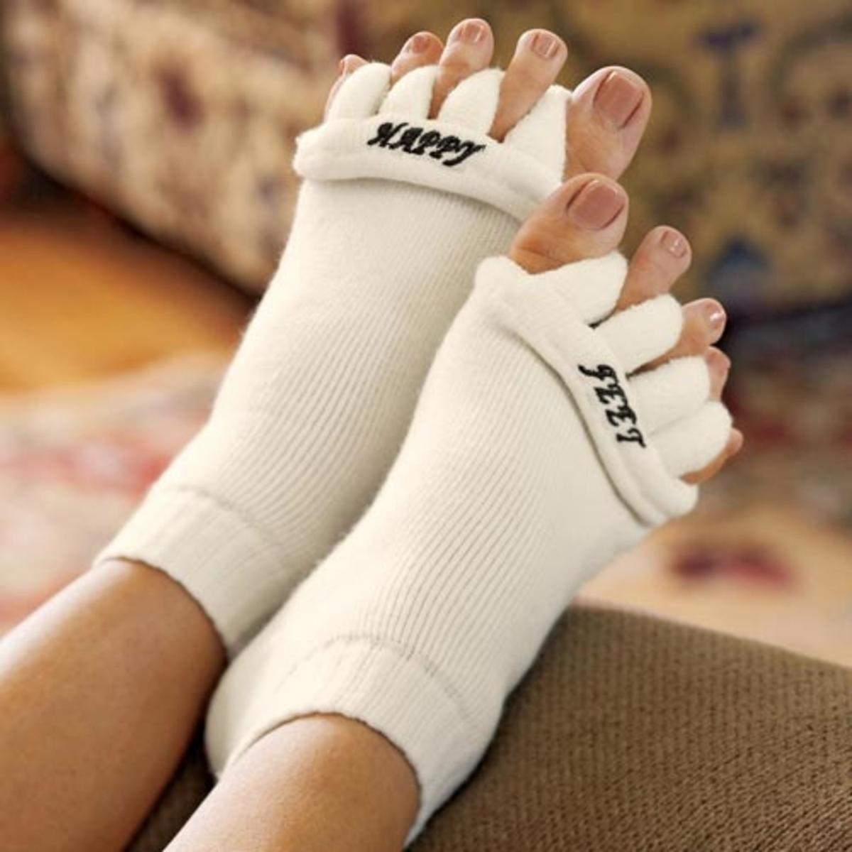 https://heatedclothingandgear.com/wp-content/uploads/2018/11/happy-feet-toe-alignment-socks-9.png